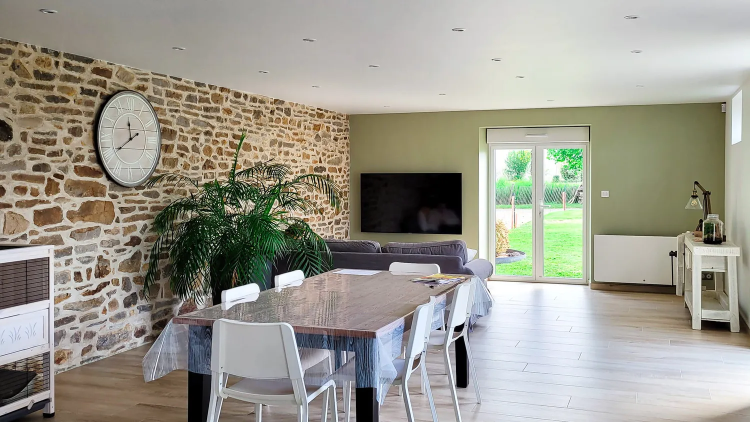 pose de papier peint saint aubin du cormier